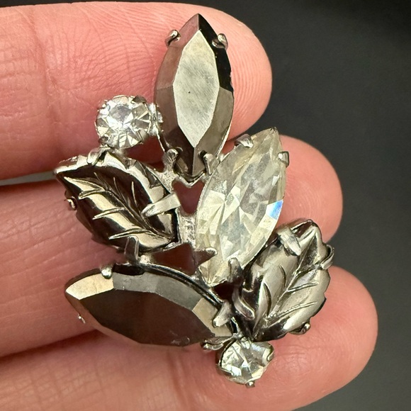 Vintage Unsigned Juliana Style Silver Rhinestones Climber Clip On Earrings 12g. - Picture 13 of 14